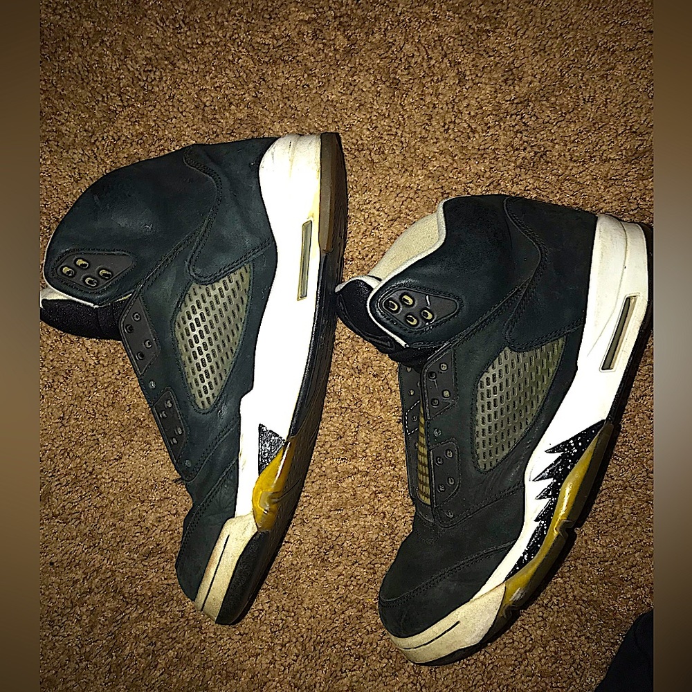 Jordan Retro 5’s Oreo Mens Size 11  -  (2013)